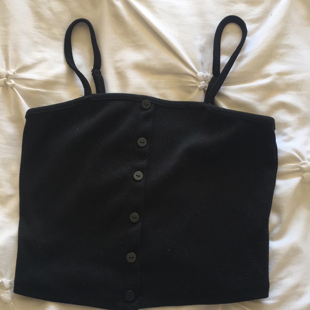 Black spaghetti trap button top.